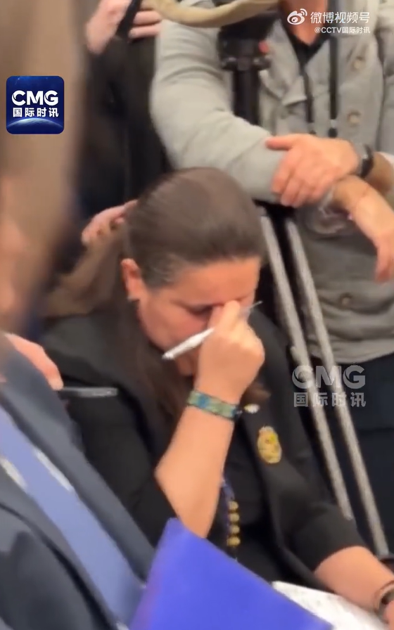 美乌总统激烈争吵,乌大使直掐眉心,透视国际风云背后的深层矛盾,透视国际风云背后的深层矛盾,美乌总统激烈争吵与乌大使的眉间焦虑