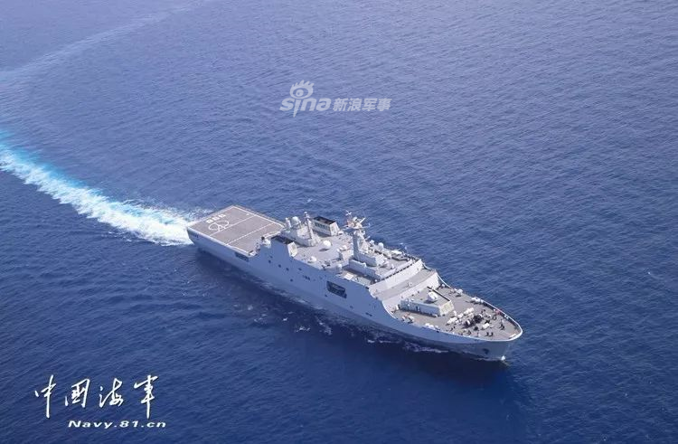 昆仑山舰护航,展现中国海军力量的骄傲时刻,昆仑山舰护航,中国海军力量的骄傲时刻