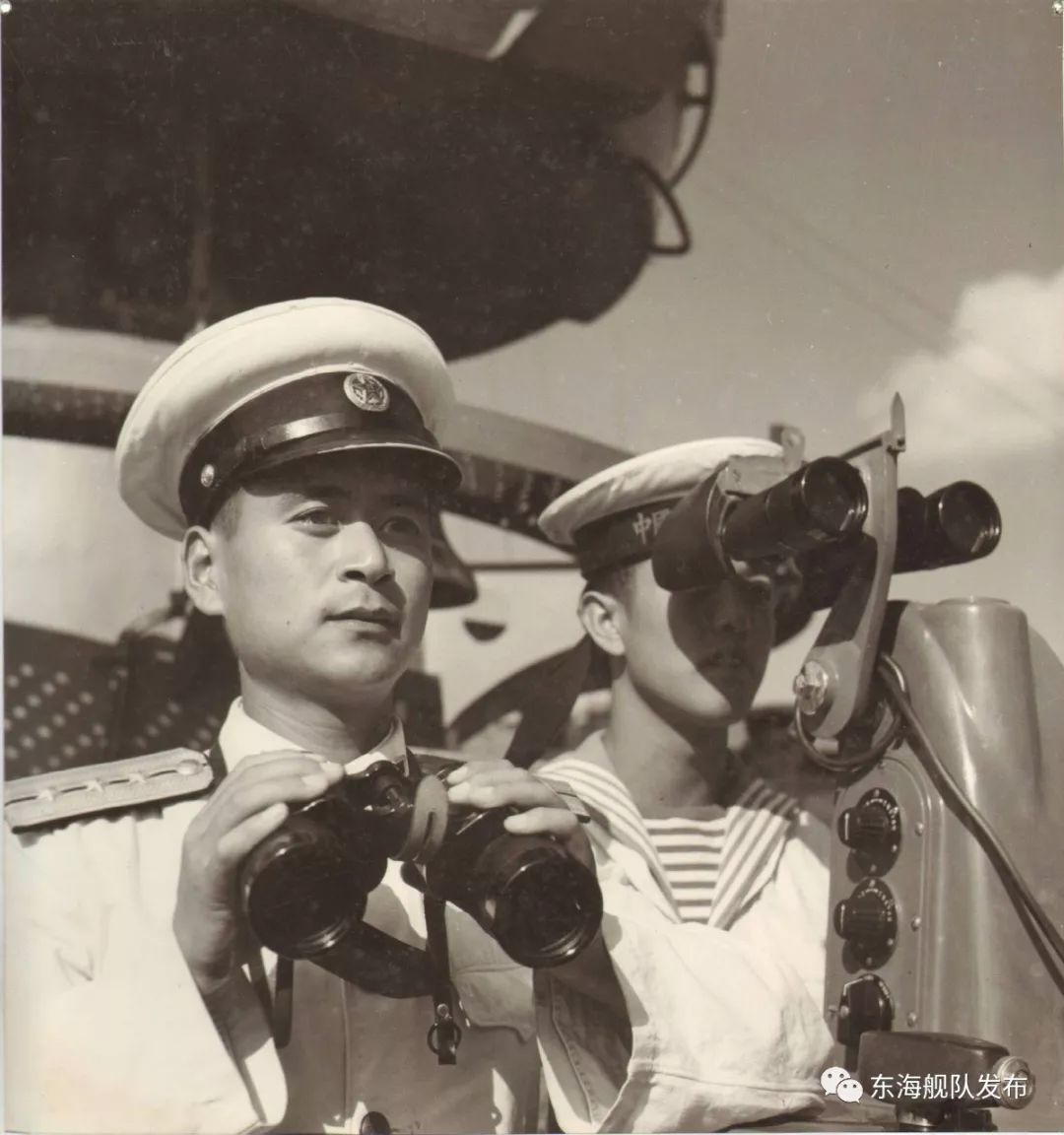 第一任舰长,荣耀与使命的交织,第一任舰长,荣耀与使命的领航者