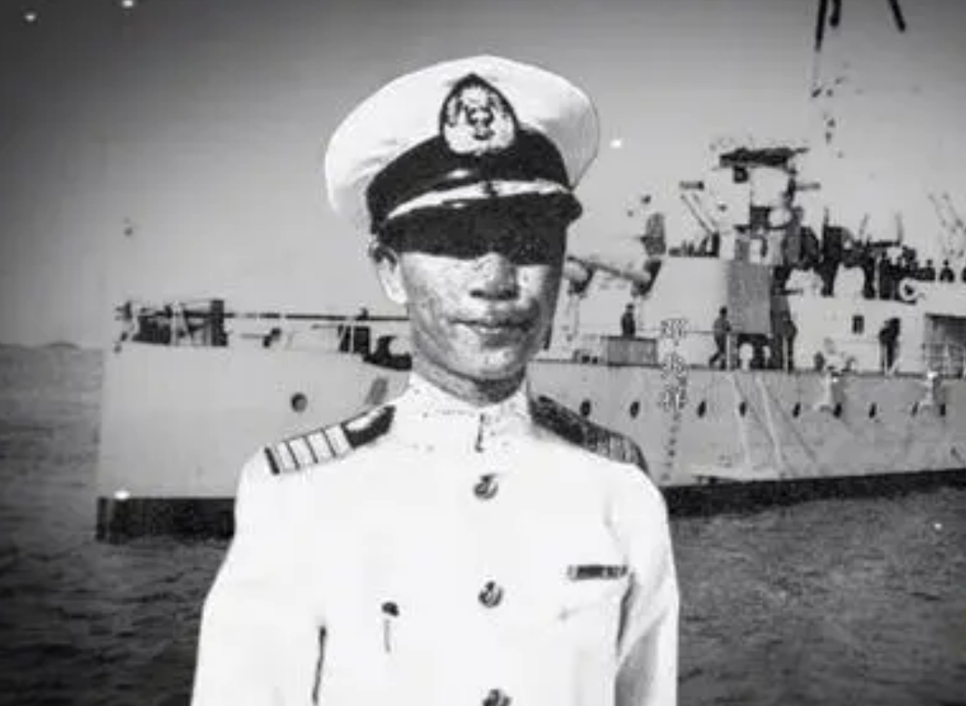 第一任舰长,荣耀与使命的交织,第一任舰长,荣耀与使命的领航者