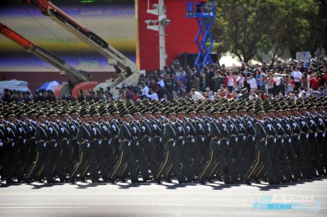 庆祝祖国辉煌，60周年国庆阅兵方队巡礼，庆祝祖国辉煌，国庆阅兵方队巡礼回顾祖国60载辉煌历程