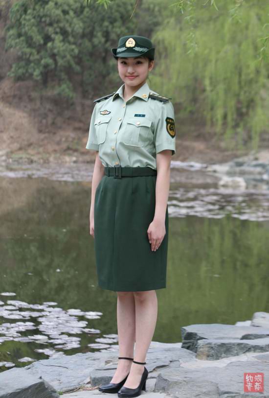 中国女兵军装的多样性与特色，中国女兵军装的多样性与独特风采