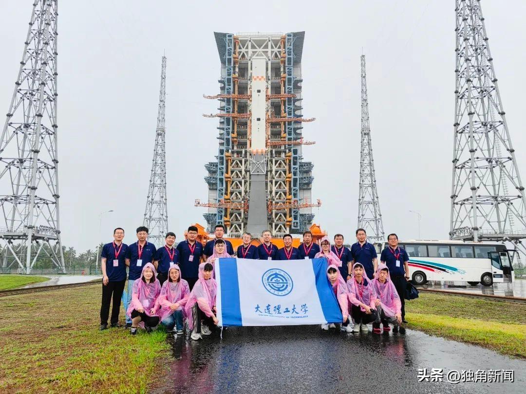 长征六号火箭发射成功,一箭携二十星,展现中国航天新辉煌,长征六号火箭一箭携二十星发射成功,中国航天新辉煌震撼世界