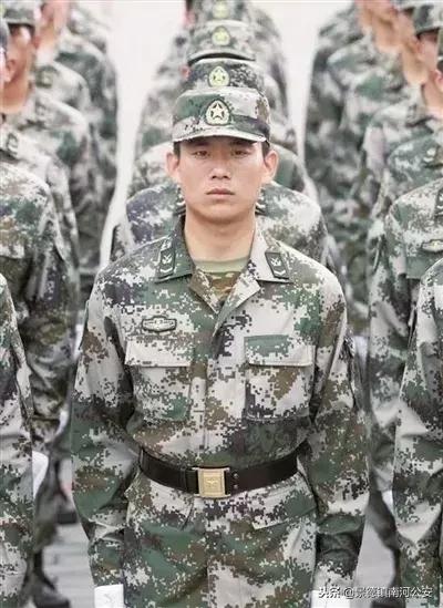 解析中国军队中的两大迷彩服，19式与21式迷彩服，揭秘中国军队两大迷彩服，深度解析19式与21式迷彩服特点