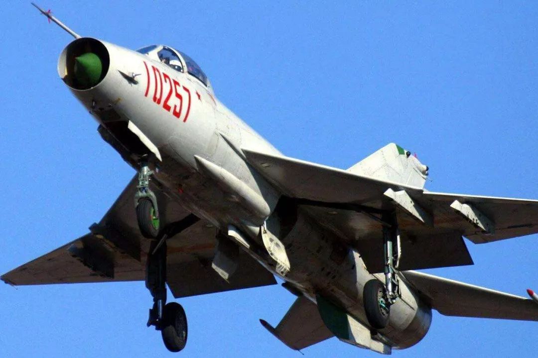 中国空军一号战斗机,翱翔天际的雄鹰,中国空军一号战斗机,天际翱翔的雄鹰霸主