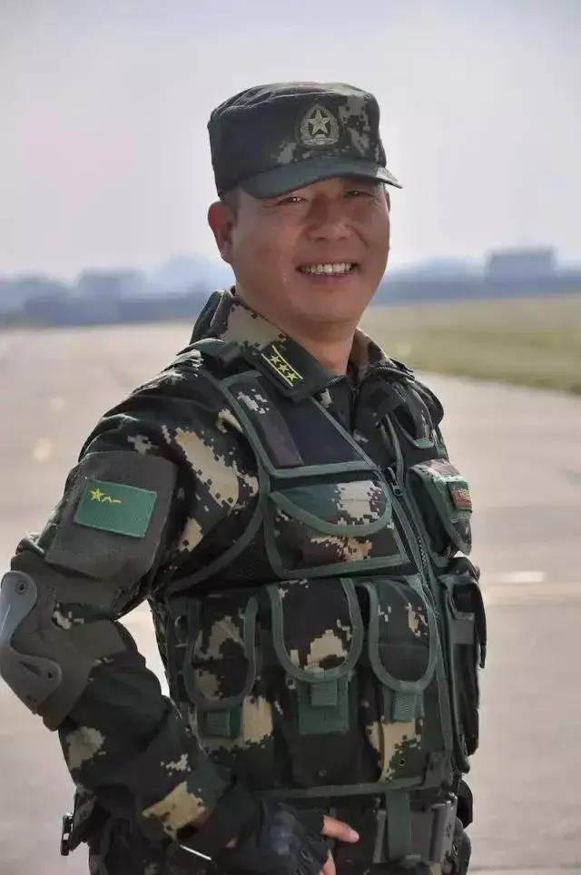 集团军，正军还是副军？解析其角色与地位，集团军角色与地位的深度解析，正军还是副军？
