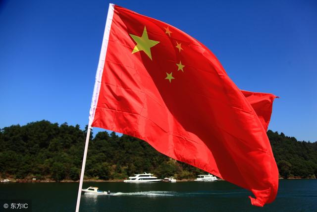 红旗飘扬下的辉煌岁月——纪念红旗诞生的历程与意义（1949年），红旗下的辉煌岁月，纪念红旗诞生的历程与意义（1949年回望）