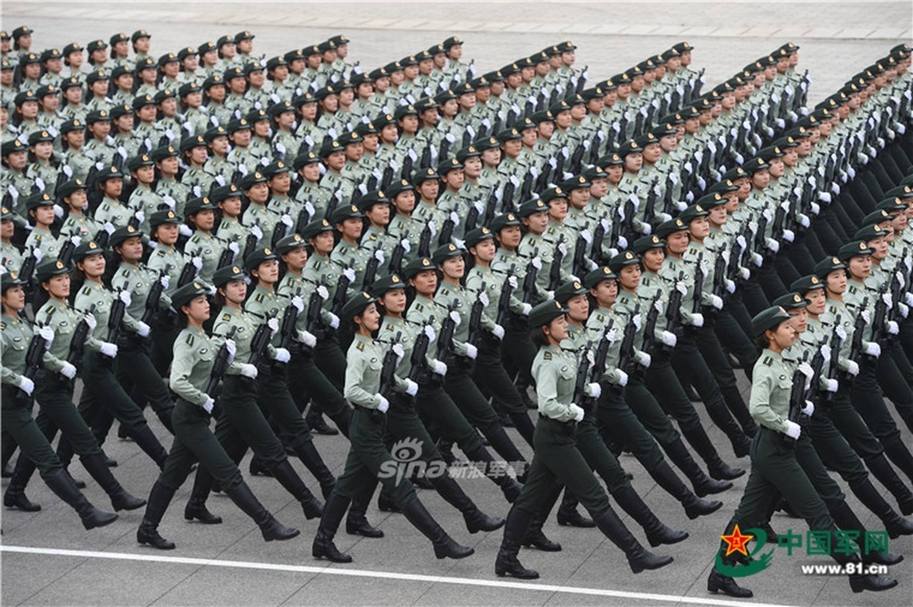 女兵方队第一排第十名，荣耀与担当的象征，女兵方队第一排第十名，荣耀与担当的典范