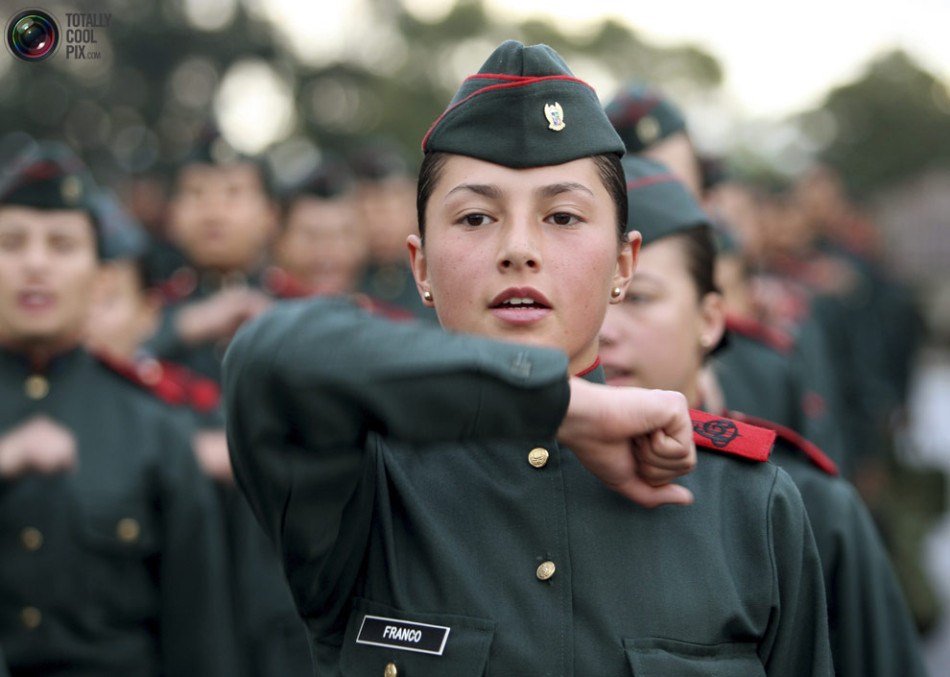 中国女兵图片大全，高清壁纸展现飒爽英姿，中国女兵高清壁纸，飒爽英姿的图片大全