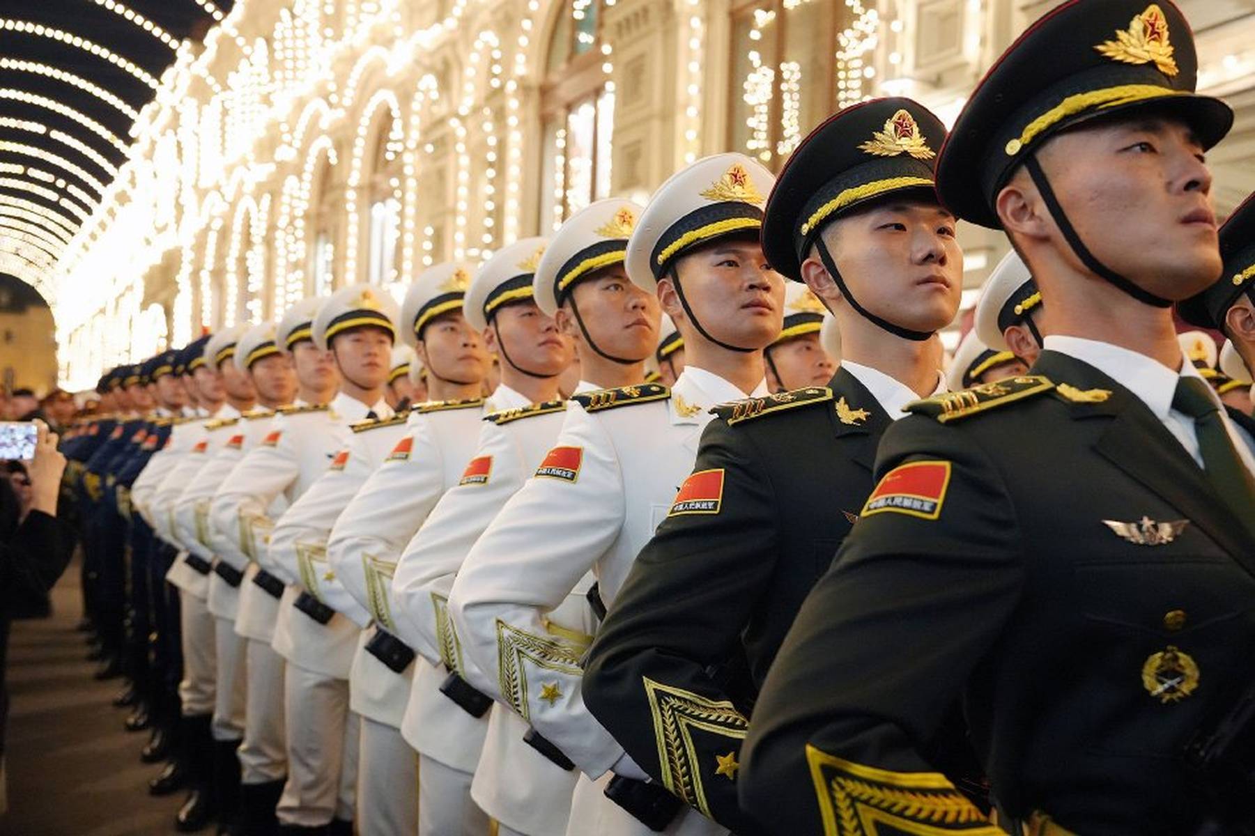 俄罗斯胜利日阅兵，中国的参与与大国担当，中俄共庆胜利日，中国参与阅兵展现大国担当