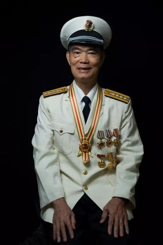 海军70周年突出贡献先进个人——一位忠诚卫士的奋斗与荣耀，海军70周年庆典突出贡献先进个人，忠诚卫士的奋斗与荣耀之路