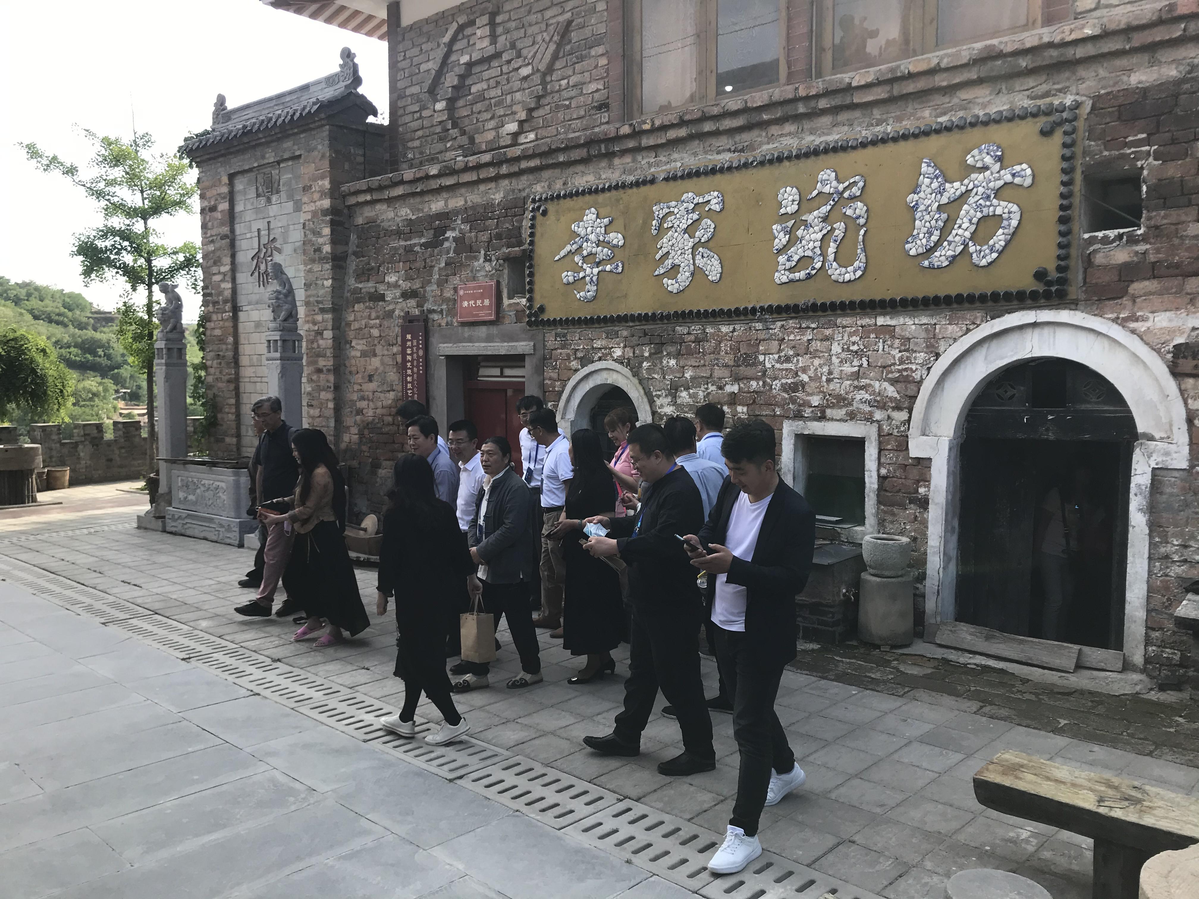 山东号穿越台湾海峡，展现国家主权与海洋实力的象征，山东号穿越台湾海峡，彰显国家主权与海洋实力
