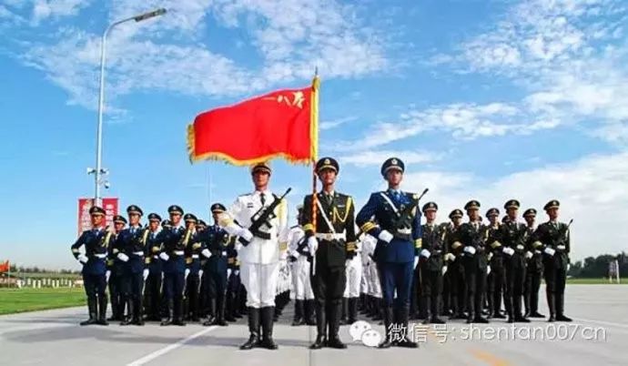 建军节三军仪仗队图片，荣耀与力量的展现，建军节三军仪仗队风采，荣耀与力量的展现