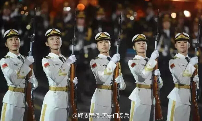 解放军女兵仪仗队操枪视频，展现新时代巾帼英雄风采，解放军女兵仪仗队操枪英姿，新时代巾帼英雄风采展现