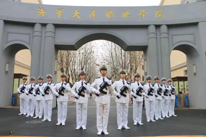 大连海军舰艇学院参观指南，一窥军事重地的风采，大连海军舰艇学院参观指南，探秘军事重地风采