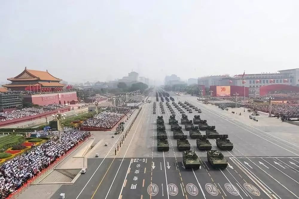 庆祝中华人民共和国成立七十周年——高清完整版国庆阅兵回顾，庆祝中华人民共和国成立七十周年，高清完整版国庆阅兵回顾盛典
