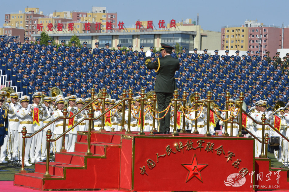 军旗飘扬，胜利日大阅兵中的十个方面军军旗队风采，胜利日大阅兵中的军旗风采，军旗飘扬，十大方面军风采展示