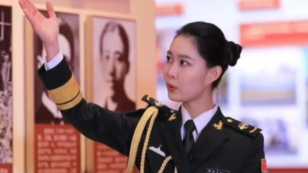 中国最美女飞行员赵楠,英勇无畏,绽放蓝天,中国最美女飞行员赵楠,蓝天上的英勇之花