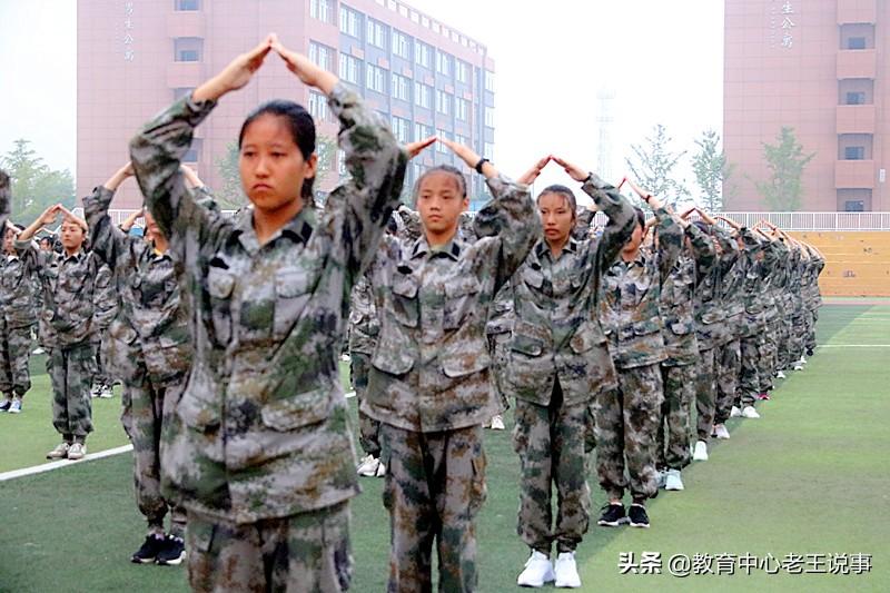 揭秘喊分列式开始的神秘人物,在2019年国庆阅兵中的声音震撼世界,揭秘喊分列式开始神秘人物,阅兵声音震撼世界