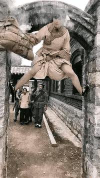裤裆藏地雷，一种隐喻背后的深层含义，裤裆藏地雷背后的深层隐喻含义