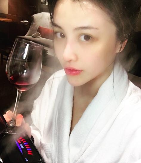 裤裆摸出手榴弹，一场荒诞与真实的交织，裤裆摸出手榴弹，荒诞与真实的交织之旅