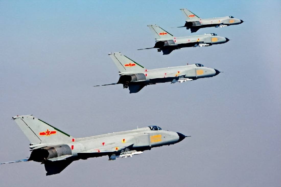 歼8战机，仍在空中守护国家安全，歼8战机，空中守护国家安全的忠诚卫士