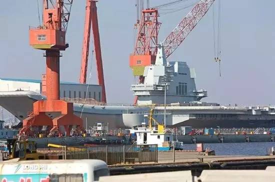 航母下水香槟礼，荣耀与壮丽的瞬间，航母下水庆典，香槟礼赞荣耀与壮丽瞬间