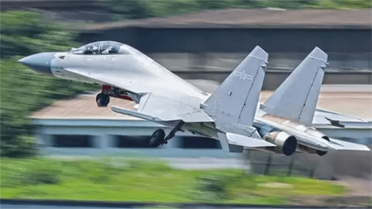 歼-16，空中重要利器，展现中国国防实力，歼-16，中国空中利器，国防实力展现者