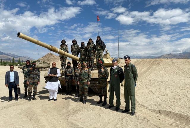 印度军演搞笑视频，揭示严肃背后的轻松一面，印度军演背后的轻松一面，搞笑视频揭示严肃背后的幽默时刻