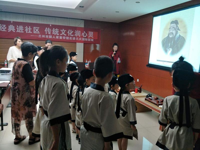 中国人民解放军军旗手抄报，传承与弘扬英雄精神，中国人民解放军军旗手抄报，传承英雄精神，弘扬军魂伟业