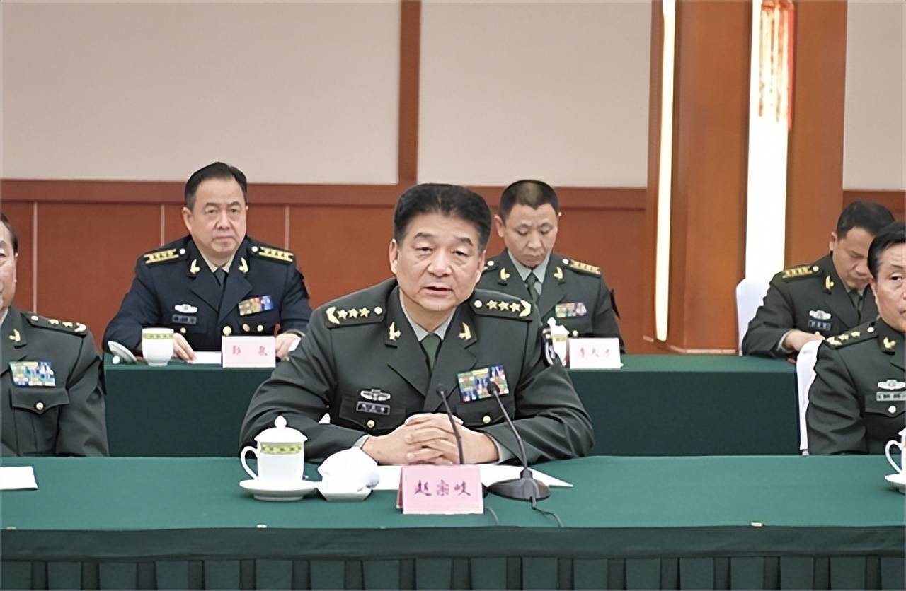 战区司令员，权力与职责的探究，战区司令员，权力与职责的深度剖析
