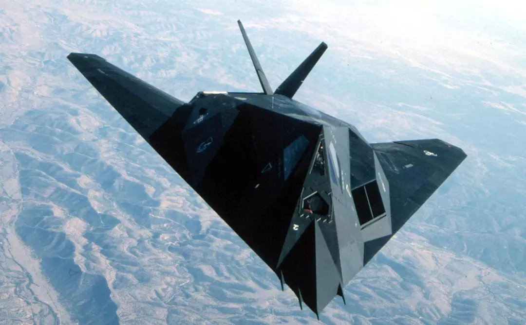 F-117攻击机，隐身先锋的传奇故事，F-117攻击机，隐身先锋的传奇之旅