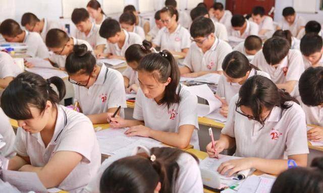 二肖二中二多少组,深度解析与组合计算,二肖二中二组合深度解析与计算