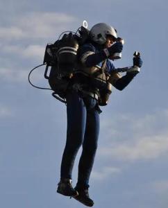 背包式单人飞行器，未来出行的革命性创新，背包式单人飞行器，革新未来出行方式