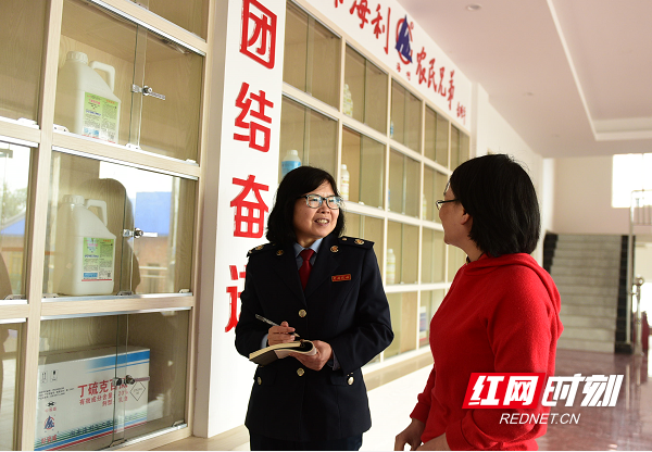 中国女标兵照片，展现时代风采的杰出女性，中国女标兵照片，时代风采杰出女性的闪耀瞬间