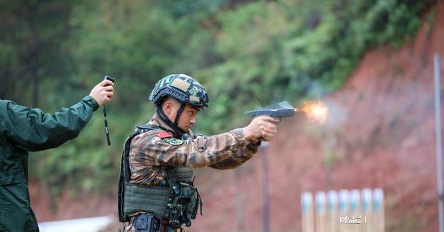 二枪胸口一枪头,生死边缘的较量,生死边缘的生死对决,胸口与头颅的双重枪击