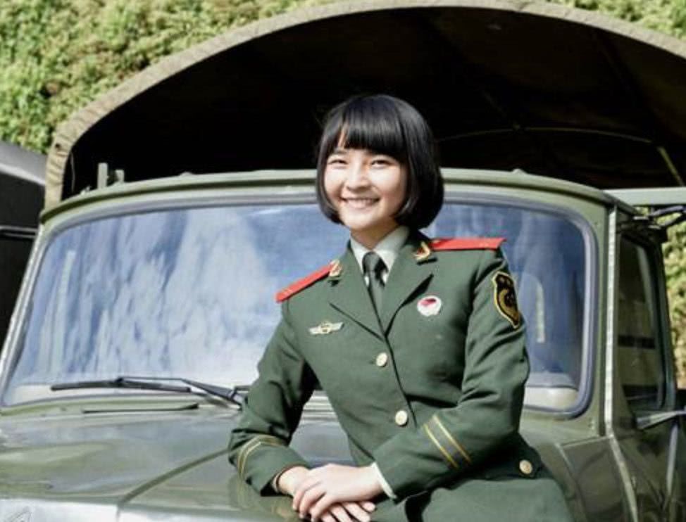 女兵都是干啥的？——探究女性士兵的角色与贡献，女兵的角色与贡献，探究女性士兵的多样性与力量