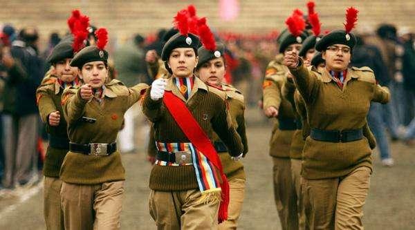 以色列女兵阅兵风采展示,以色列女兵阅兵风采惊艳亮相