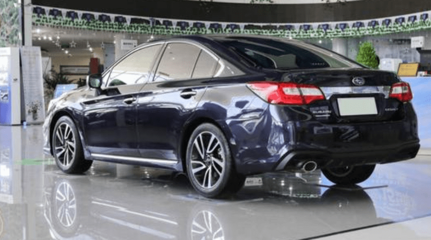 鼠式与虎式，两种不同理念的巅峰对决——究竟谁更强？，鼠式与虎式，两种理念的巅峰对决——深度对比分析，谁更胜一筹？