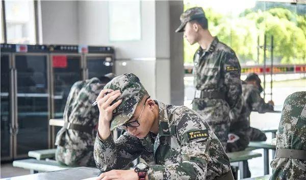 部队中无编制的影响，挑战与应对，部队无编制影响下的挑战与应对策略