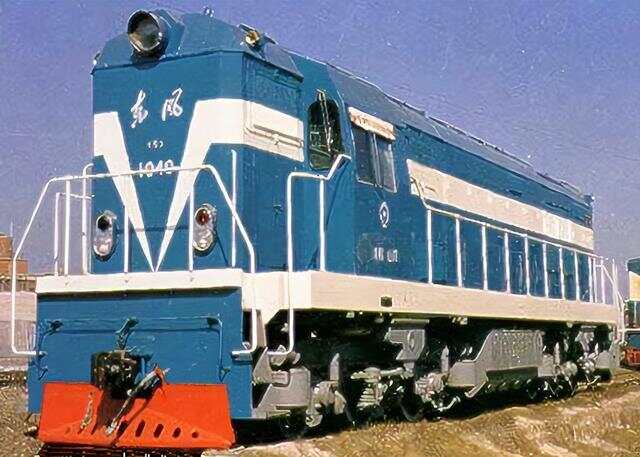 东风5型内燃机车,铁路时代的动力先锋,东风5型内燃机车,铁路时代的动力领军者