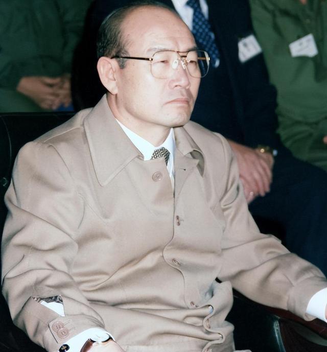 文在寅与全斗焕之间的礼物交换，探究与解析，文在寅与全斗焕的礼物交换背后的故事与解析