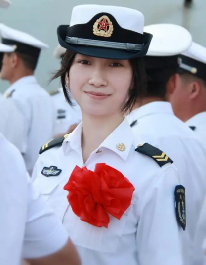 女兵好看的多吗？——探讨女性军人的魅力与风采，女性军人的魅力与风采，女兵颜值探讨