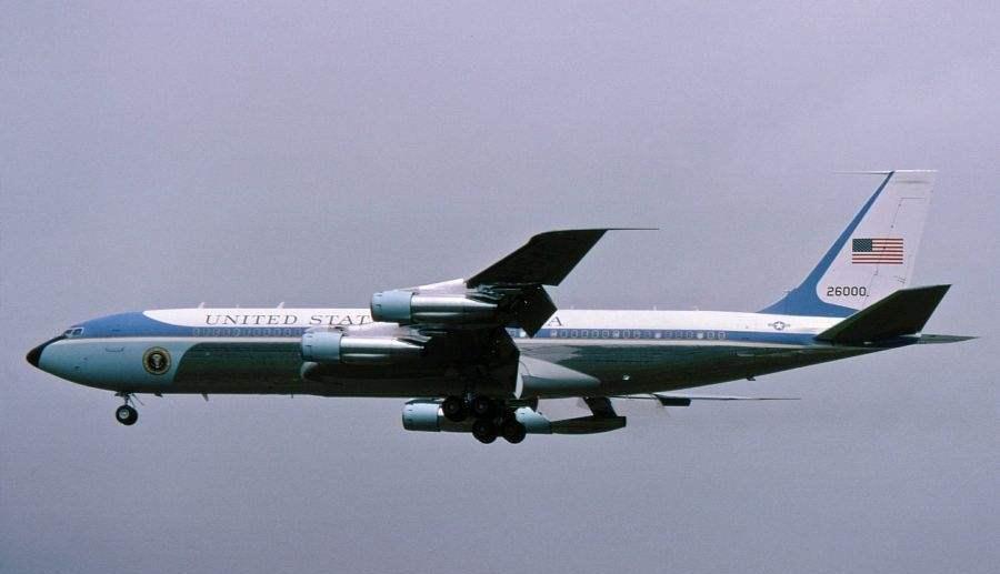 中国空军一号客机，翱翔天际的空中力量象征，中国空军一号客机，天际翱翔的空中力量骄傲