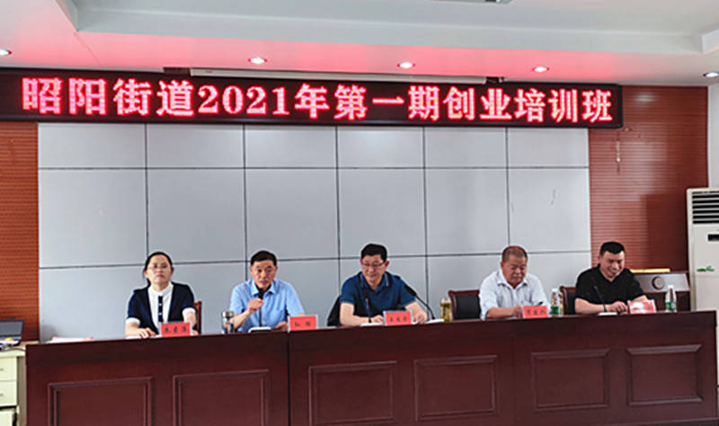 新闻摘抄，科技巨头引领未来，人工智能发展迈入新阶段，科技巨头引领未来，人工智能迈入新阶段发展