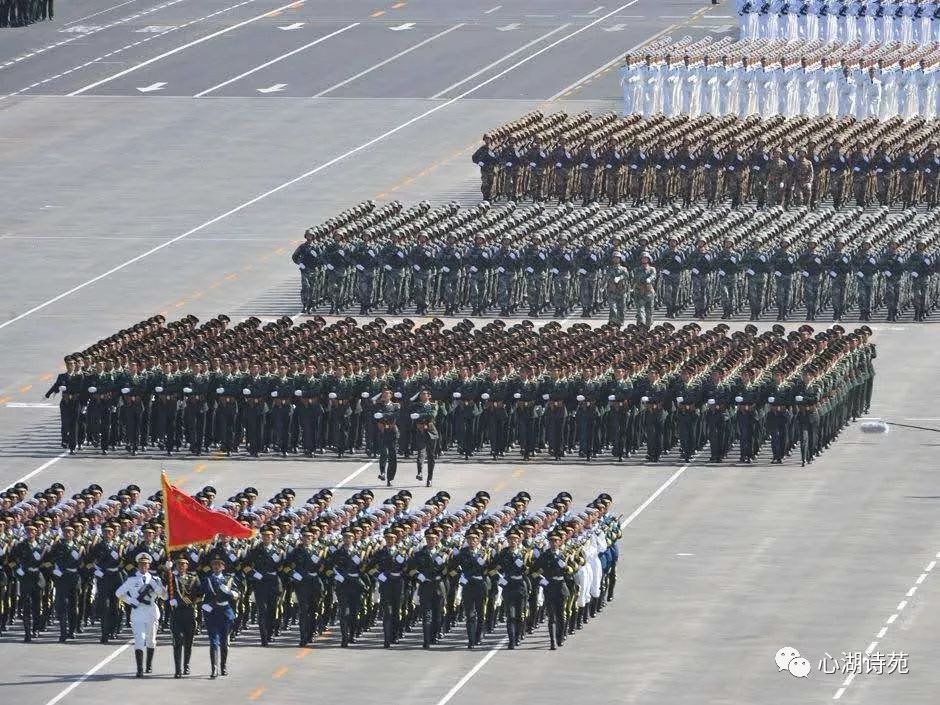 七十周年大阅兵巨幅画像，壮丽画卷展现国家辉煌历程，壮丽画卷展现国家辉煌历程，七十周年大阅兵巨幅画像回顾