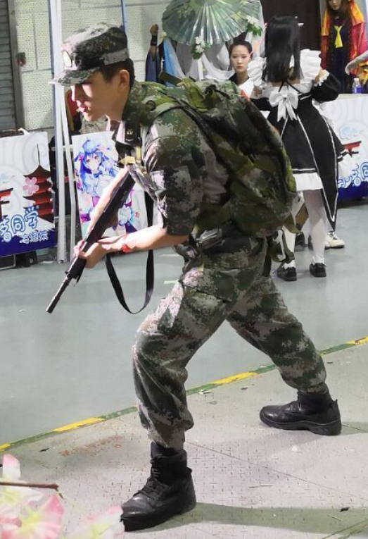 现役迷彩服军装,功能与时尚的结合,现役迷彩服军装,时尚与功能并存