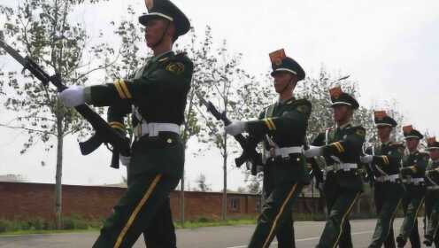 2019年阅兵式上的正步劈枪，展现中国力量的瞬间，阅兵正步劈枪，展现中国力量的震撼瞬间