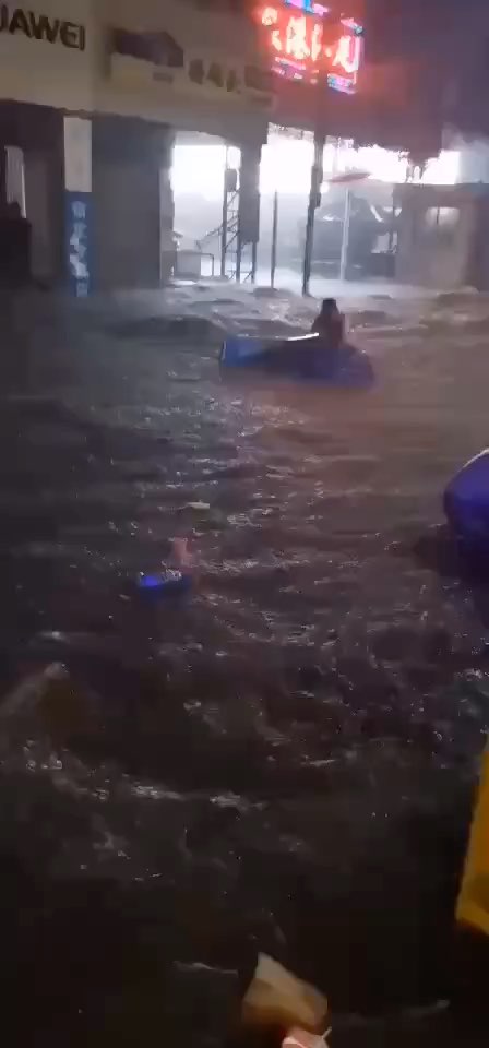 中国最吓人的暴雨视频,揭示暴雨的威力与影响,中国暴雨威力与影响揭秘,惊人实况视频曝光