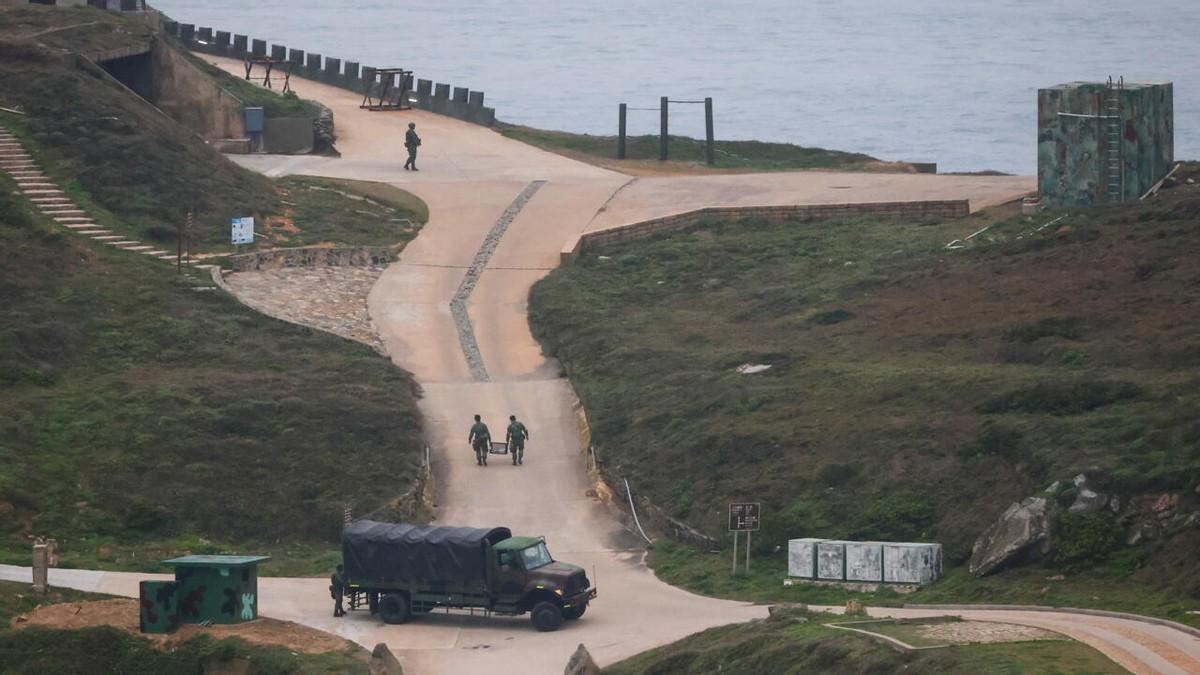 震惊!我国三架歼-7战机遭遇摧毁事件,我国三架歼-7战机遭遇摧毁事件,引发震动!